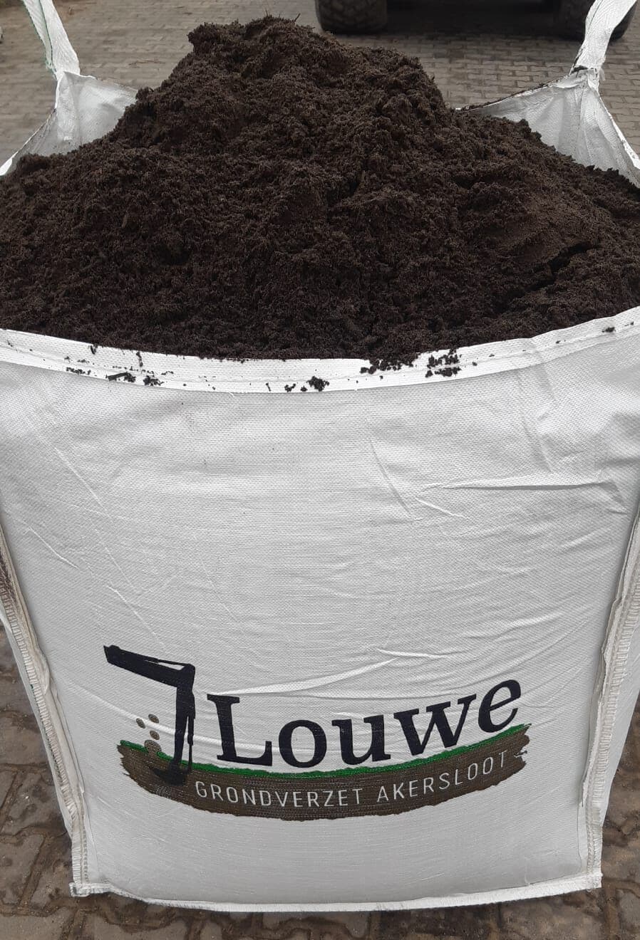 Gevulde bigbag met 1 m³ tuinaarde, klaar om mee te gaan